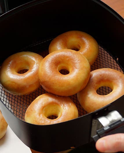 Air Fryer Glazed Donuts