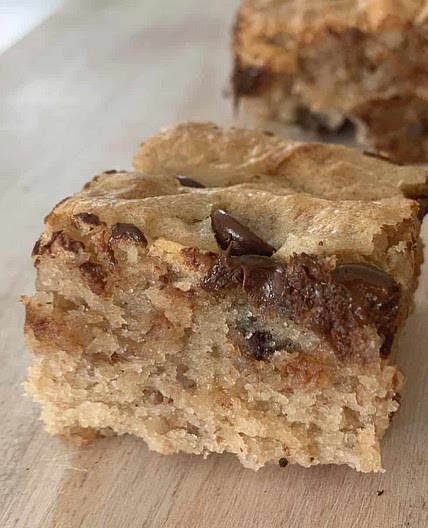 Friday Afternoon Chocolate Goodness - choc chip banana blondies