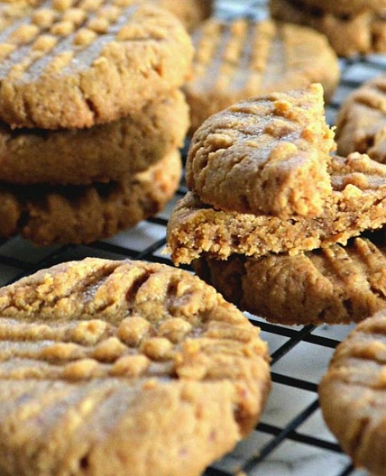 3-Ingredient Low-Carb Peanut Butter Cookies
