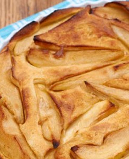 Baked pear and caramel pancake pudding