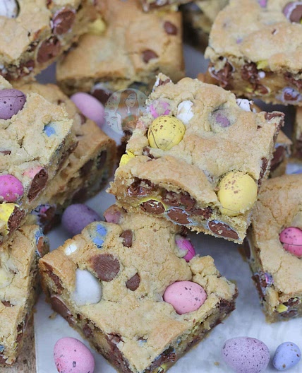 Mini Egg Cookie Bars!