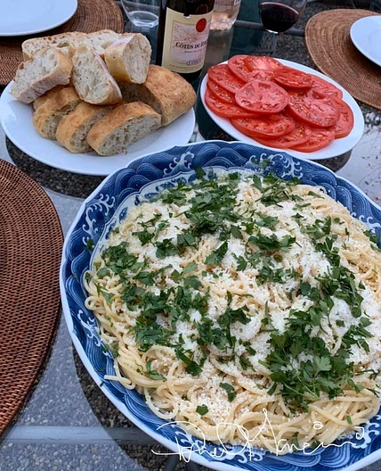 Spaghetti with garlic and oil