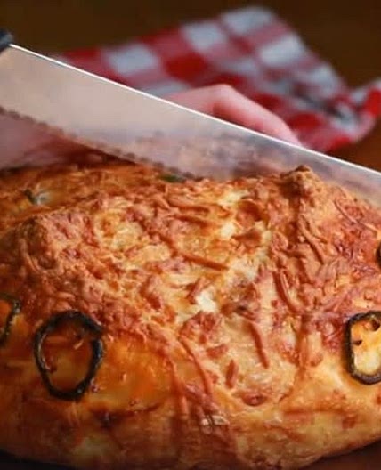 Dutch Oven No Knead Jalapeno Cheddar Bread