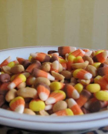 Halloween Party Treat (Candy Corn And Peanut Mix)