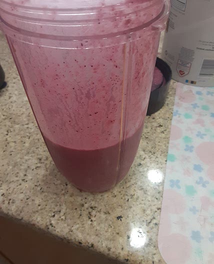 Berry, banana, kiwi smoothie