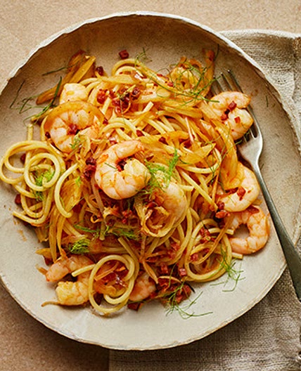 Spaghetti with prawns, chorizo and fennel