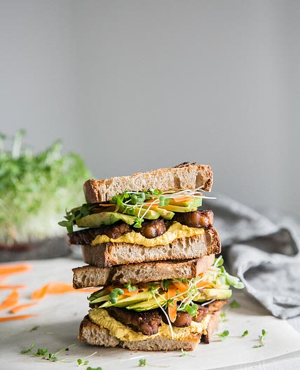 Sweet & Spicy Tempeh Sandwich + Sunflower Carrot Aioli — the green life