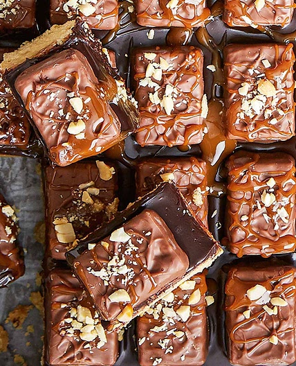 Snickers tray bake slice recipe