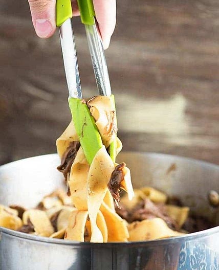 Slow Cooker Beef and Noodles