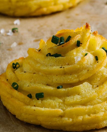 Cheesy Garlic Duchess Potatoes