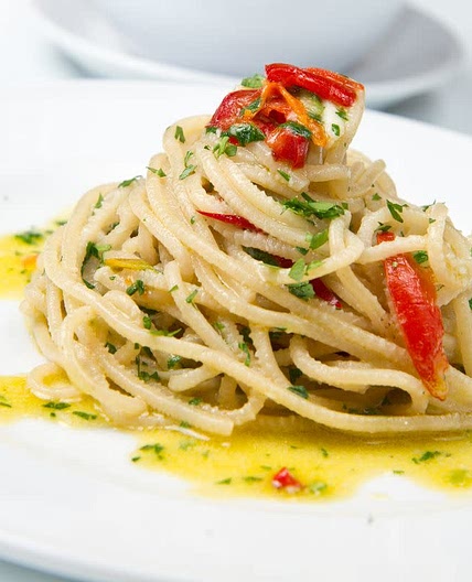 Pranzo: spaghetti aglio e olio