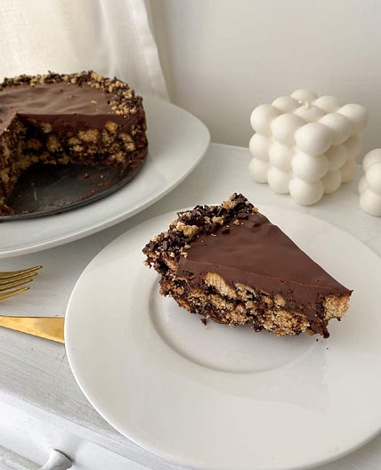 No bake chocolate biscuit cake