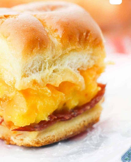 HAM, EGG AND CHEESE BREAKFAST SLIDERS