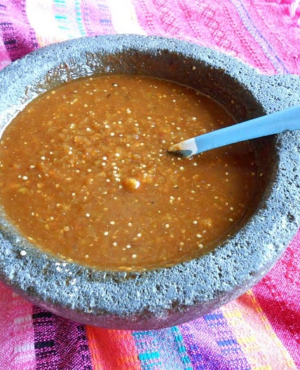 Salsa de Chile Morita y Chile de Arbol en Molcajete