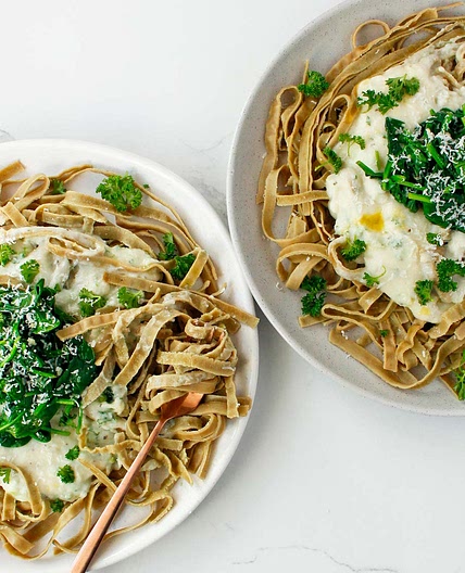 Cauliflower & Spinach Alfredo Pasta with Grilled Chicken