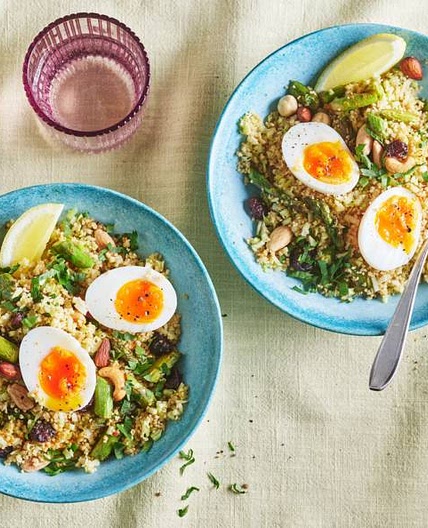Couscous met broccoli, asperges en ei