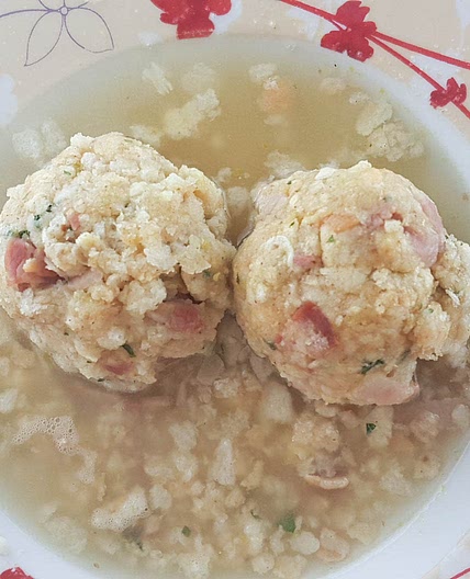 Bavarian bread dumplings (with bacon)
