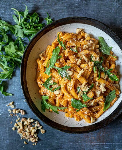 Creamy Roasted Red Pepper Pasta with Walnuts