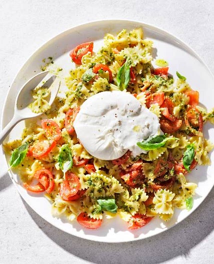 Pastasalade pesto met burrata