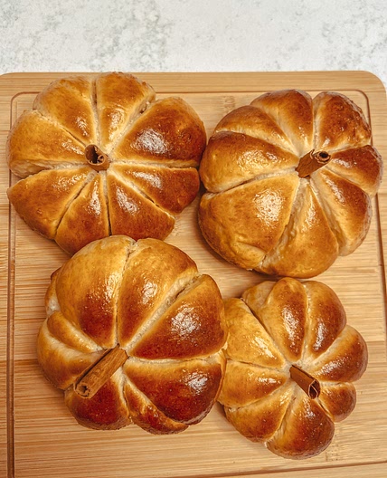 Pumpkin Shaped Buns 