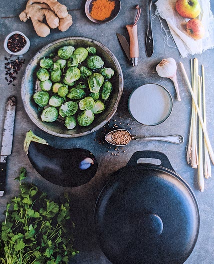 Cari d'aubergines et choux de Bruxelles à la citronelle