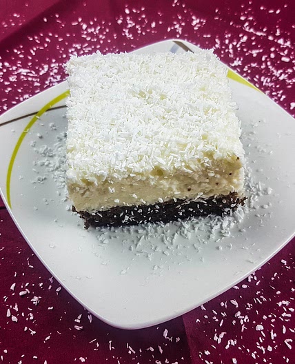 Coconut cake recipe

This amazing coconut cream poured over a fine cocoa biscuit will brighten your day. Try this cake today.