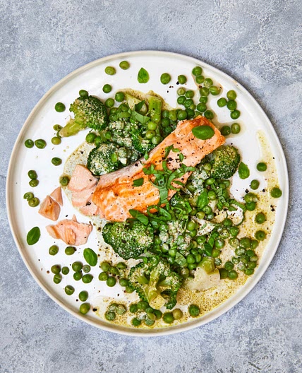 Pan-Fried Salmon With Creamy Pesto Veg