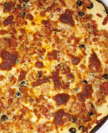 Chicken Puttanesca Pizza