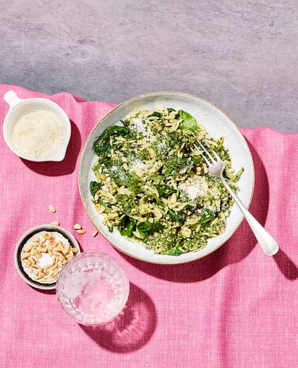 Orzo met spinazie en kruiden