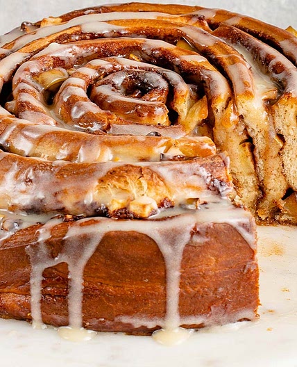 Apple Cinnamon Roll Cake with Maple Cream Cheese Icing by @sweetsimplevegan