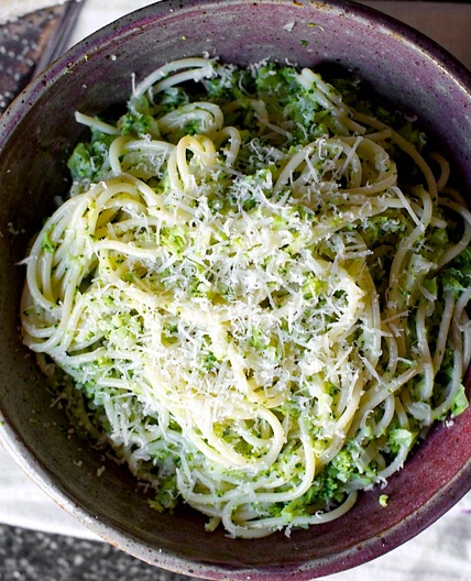 spaghetti with broccoli cream pesto