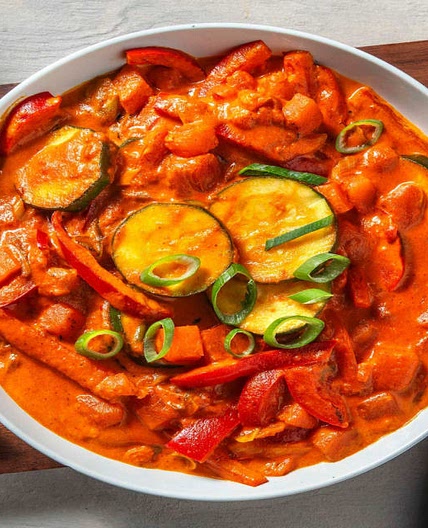 Tikka-Masala-Curry mit Süßkartoffel Bei diesem Rezept wird 50% weniger CO2e durch Zutaten & Transport verursacht als bei einem durchschnittlichen HelloFresh Rezept