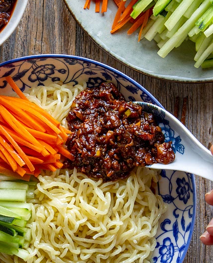 Vegan Zha Jiang Mian - 素炸酱面