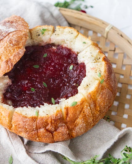 CRANBERRY BAKED BRIE BREAD BOWL