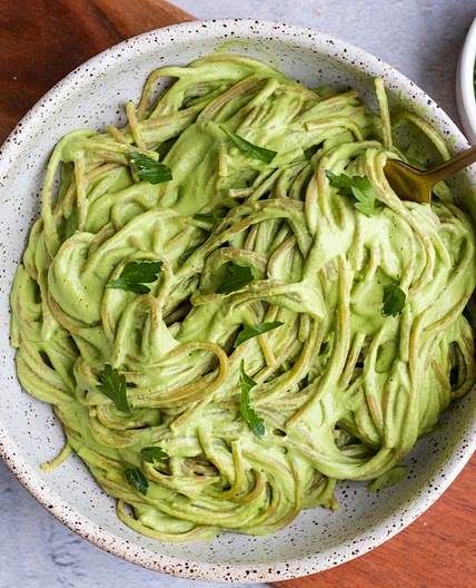 Vegan Creamy Spinach Garlic Pasta with Cashews and Parsley