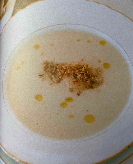 Aromatische witte ui en knoflooksoep 