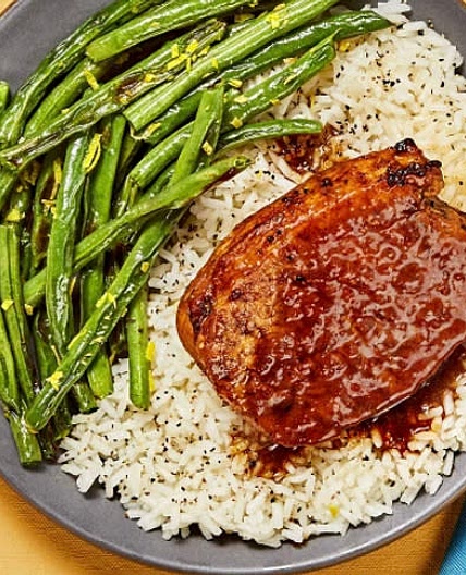 Peachy Keen BBQ-Rubbed Pork Chops with Lemony Green Beans & Garl