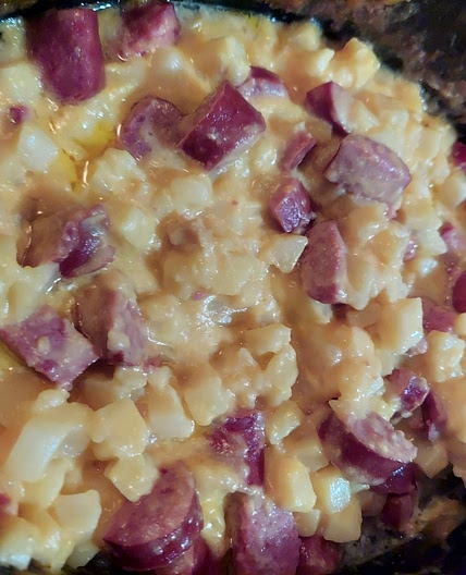 🖤🖤Cheesy Sausage Potatoes Crockpot
(WW friendly)
