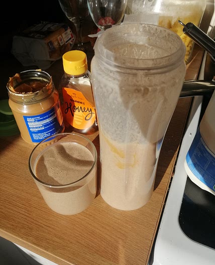 Peanut butter and bananna shake