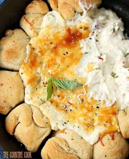 CHEESY PIZZA SKILLET DIP