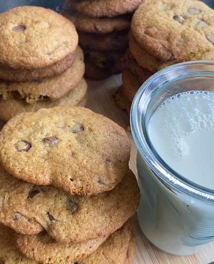 Simple choc chip cookies