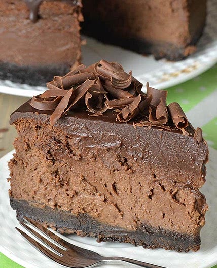 TRIPLE CHOCOLATE CHEESECAKE