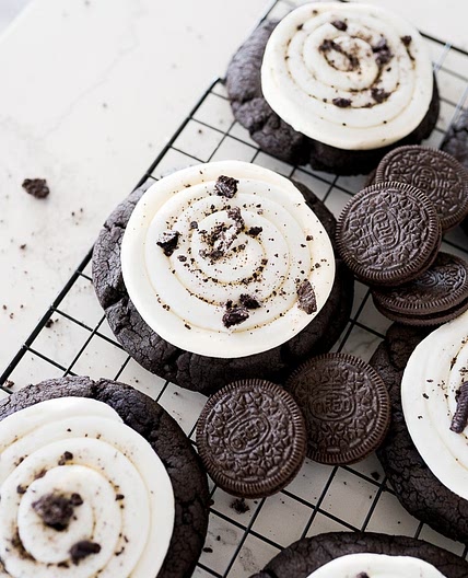 Chocolate Oreo Crumbl Cookie