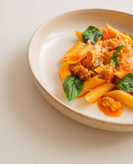 Chicken pasta with tomato sauce under 20 minutes