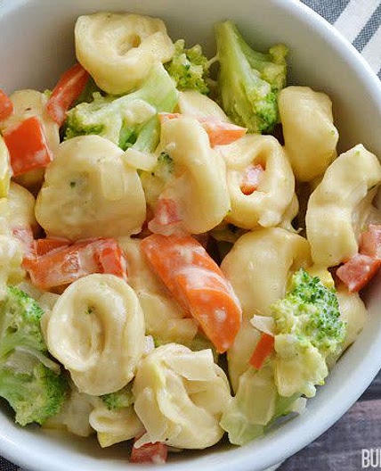 Creamy tortellini with vegetables