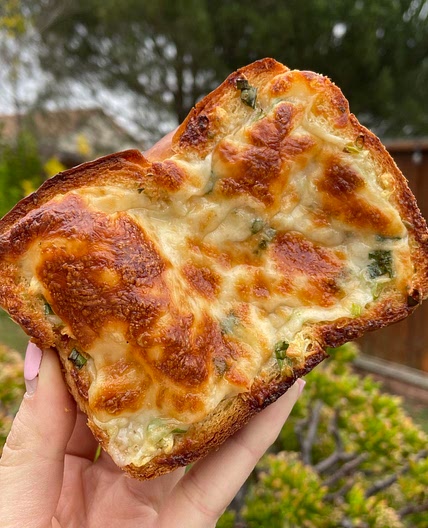 Best Cheesy Garlic Bread (2 servings)