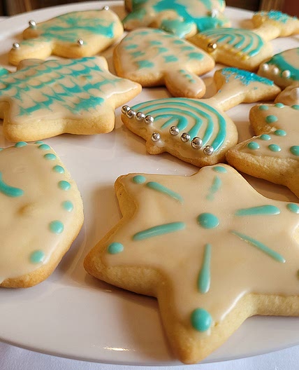 Colored Brushable Icing for Hanukkah Cookies