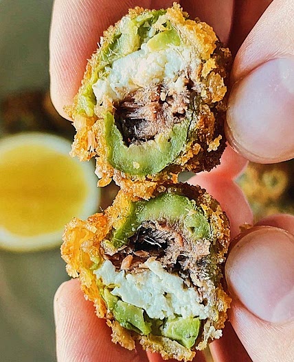 FRIED STUFFED OLIVES - an objectively superior appetizer, and the best part about it, you won’t need a recipe for it, it’s that easy to make Ingredients (2 servings) 2 cups of olives of choice, I used Castelvetrano 7-10 anchovies Feta cheese 1 egg or 1/2 c