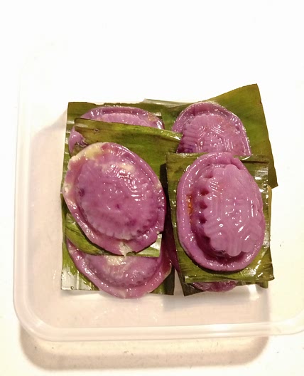 Singapore Mung Bean Pastry (a.k.a Ang Ku Kueh)