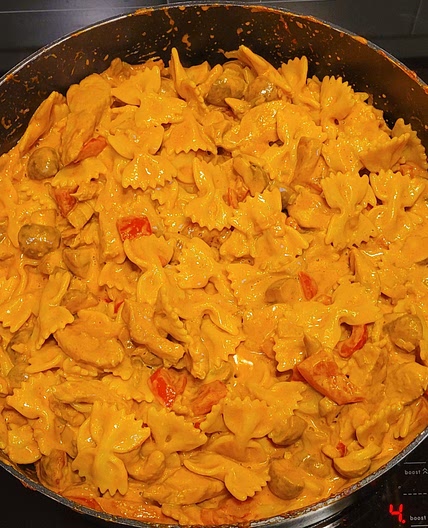 Hähnchen-Nudel Pfanne mit Curry